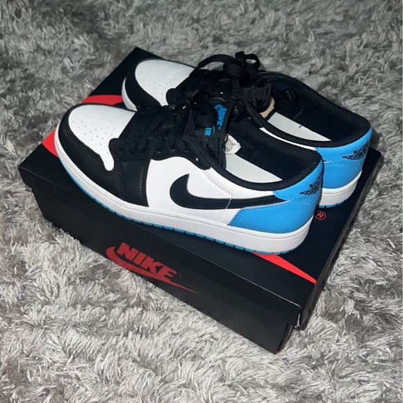Air Jordan 1 Retro ‘UNC’ - Picture 1 of 3